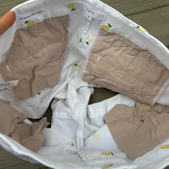 LOFT The Washed Twill Shorts in White Pineapple Print size 2 - Picture 9 of 12